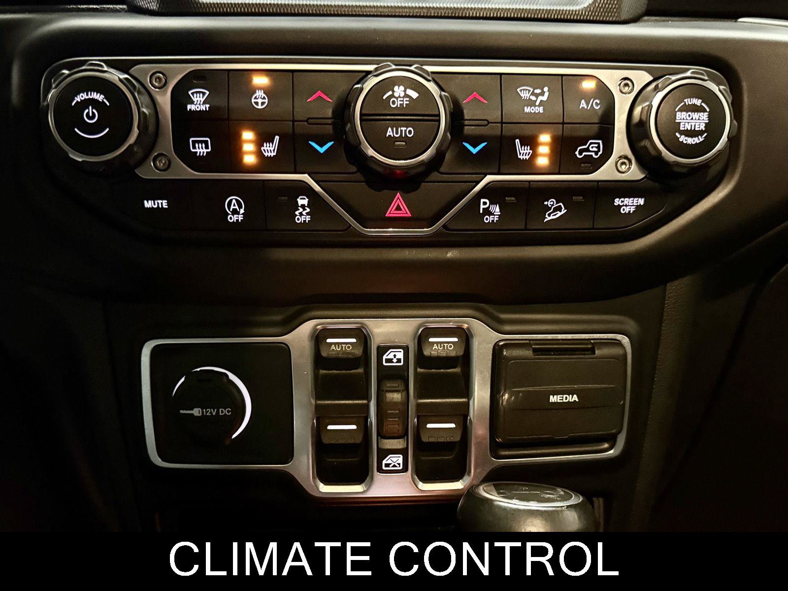 Used 2019 Jeep Wrangler Unlimited Sahara w/ Uconnect 4C Nav & Sound Group AWD/4WD image 26