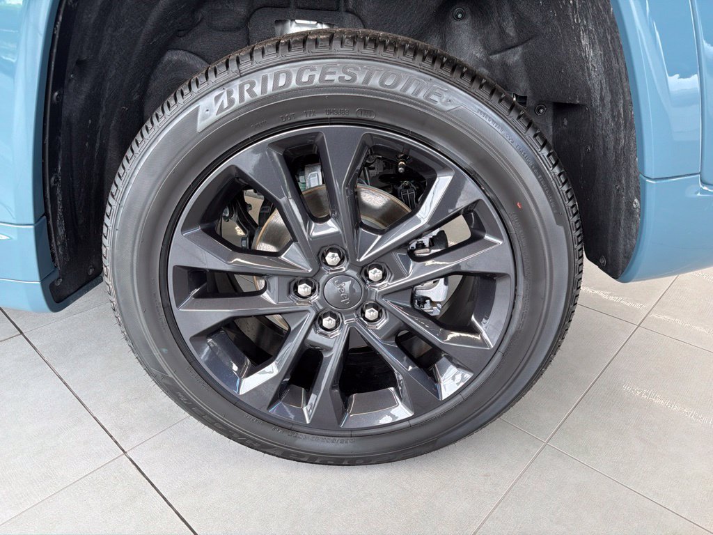 New 2026 Jeep Grand Cherokee Limited AWD/4WD image 11