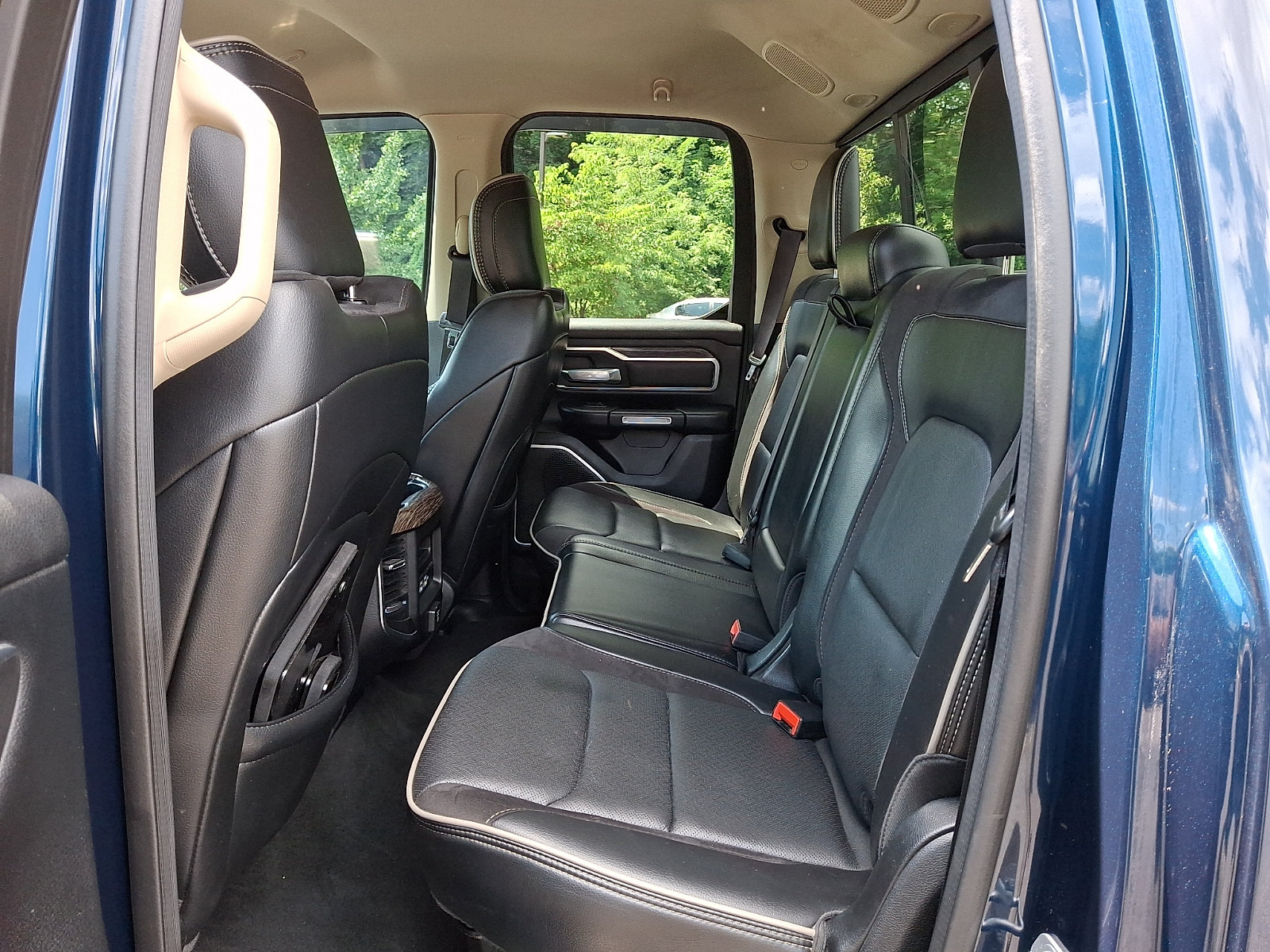Used 2020 RAM 1500 Laramie AWD/4WD image 10
