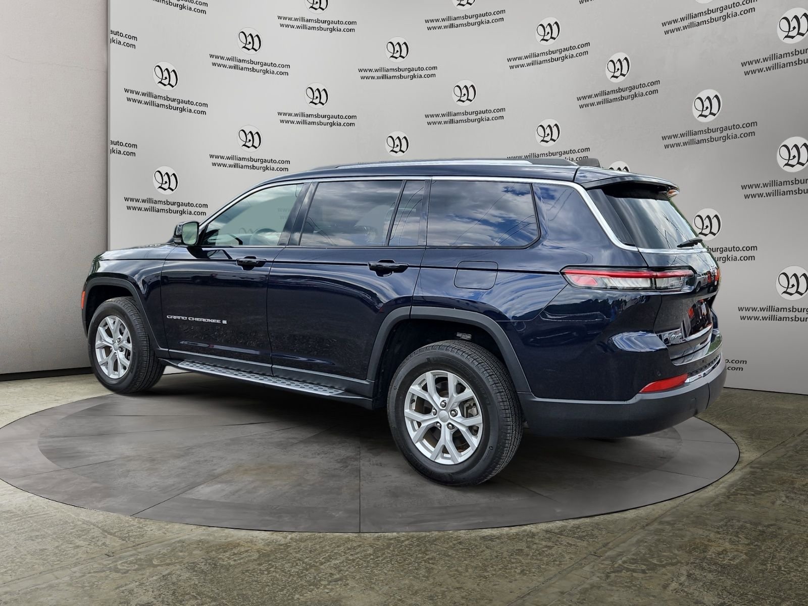 Used 2023 Jeep Grand Cherokee L Limited w/ Luxury Tech Group II AWD/4WD image 3