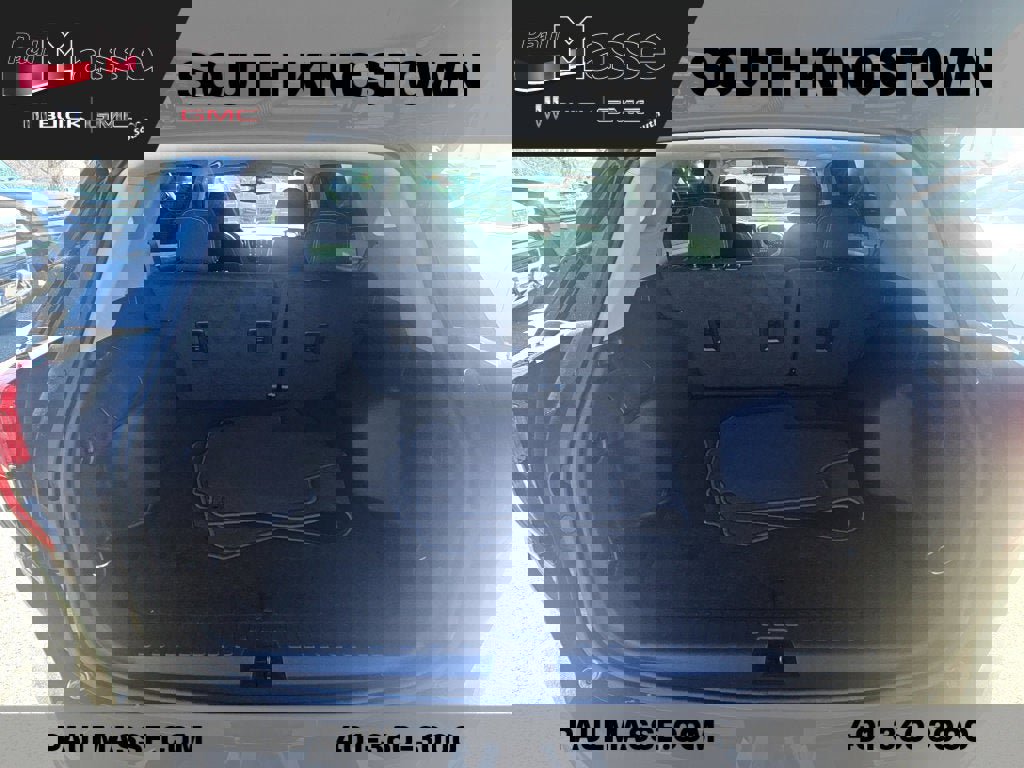 Used 2024 GMC Terrain SLE w/ Driver Convenience Package image 12