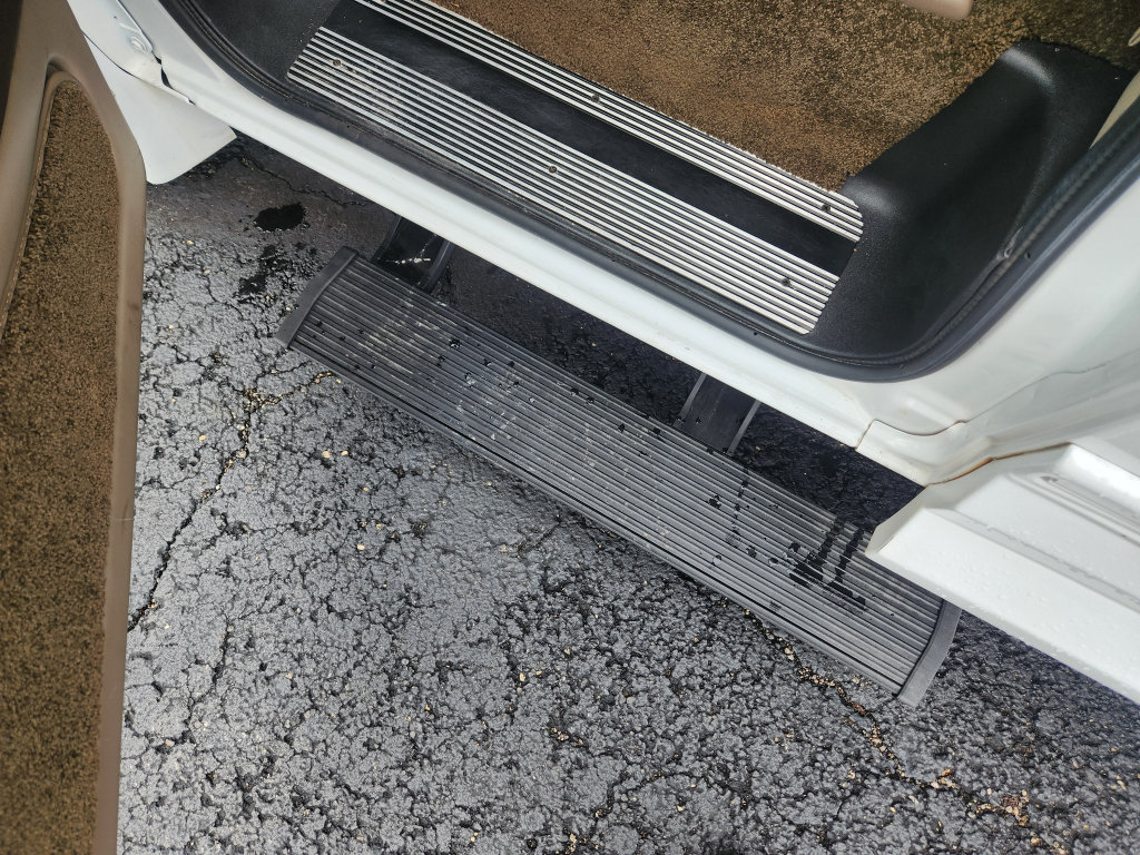 Used 2019 Chevrolet Express 2500 w/ Enhanced Convenience Package RWD image 24