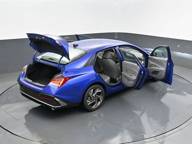 Used 2025 Hyundai Elantra SEL image 27