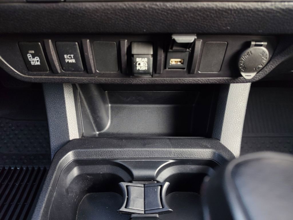 Used 2023 Toyota Tacoma SR5 w/ Technology Package AWD/4WD image 6