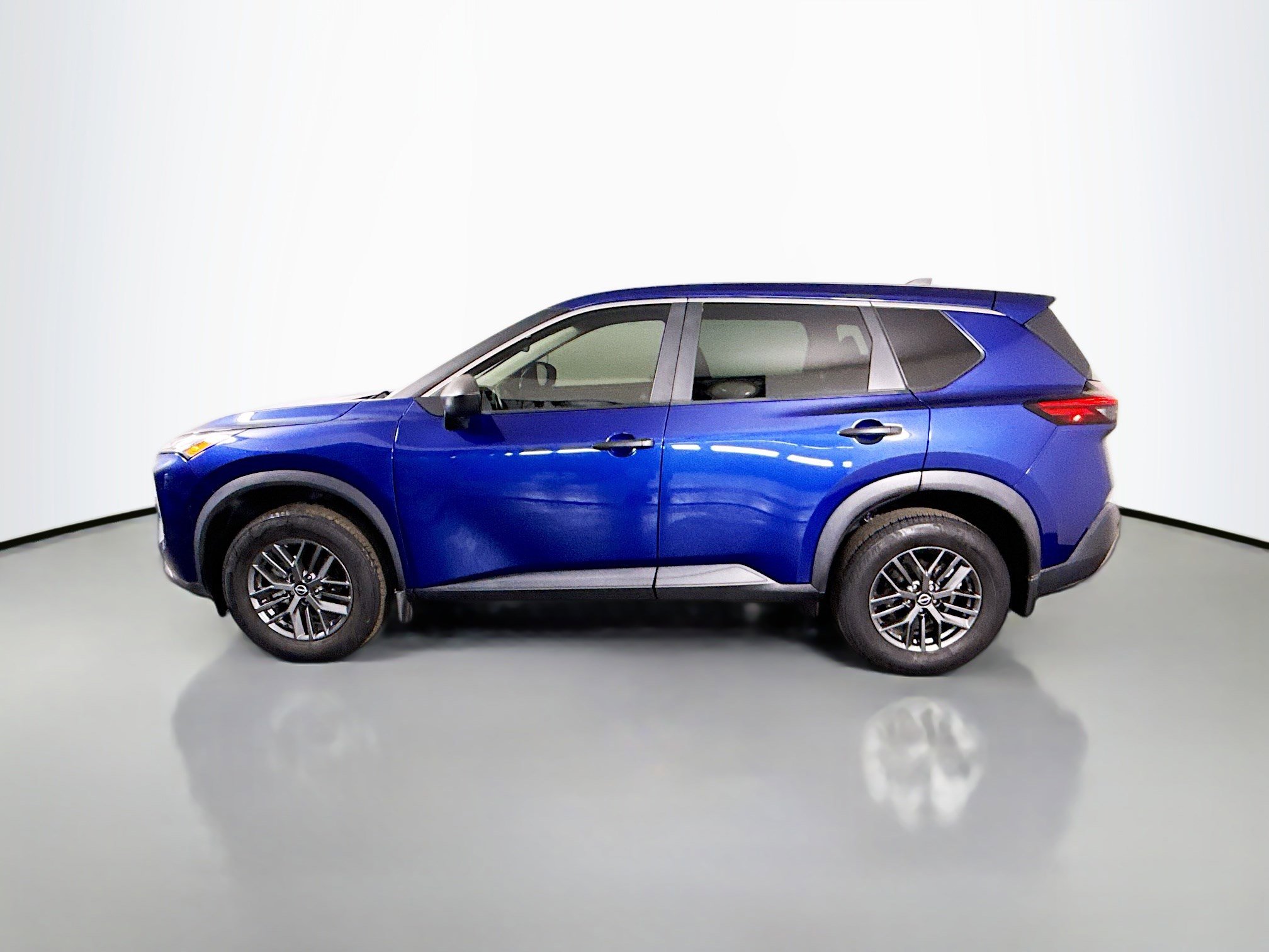 Used 2023 Nissan Rogue S image 6