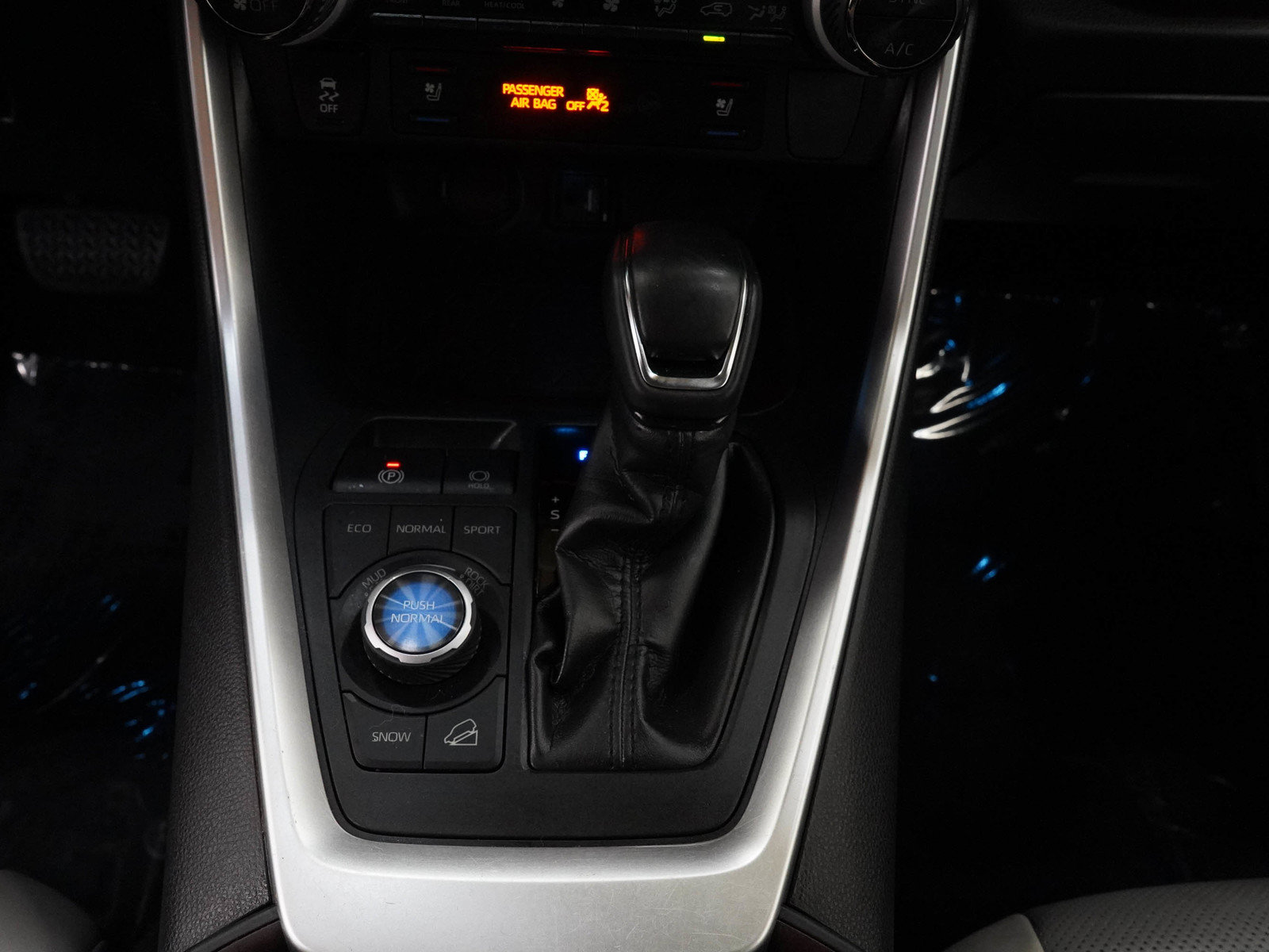 Used 2019 Toyota RAV4 Limited w/ Cold Weather Package AWD/4WD image 25