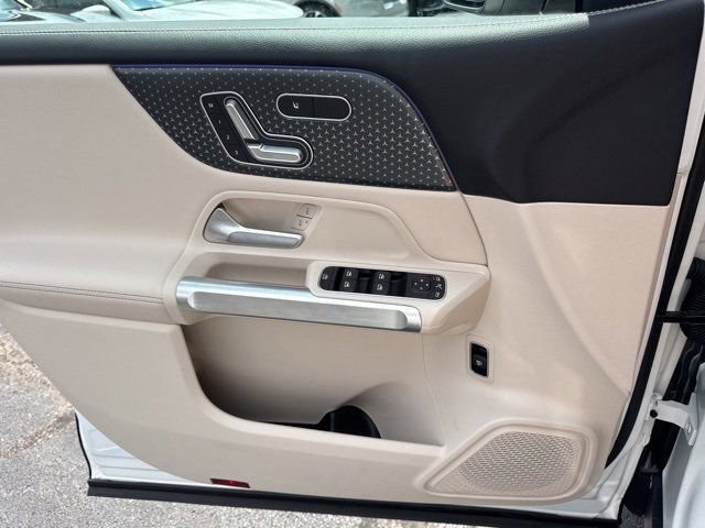 New 2025 Mercedes-Benz GLB 250 image 22