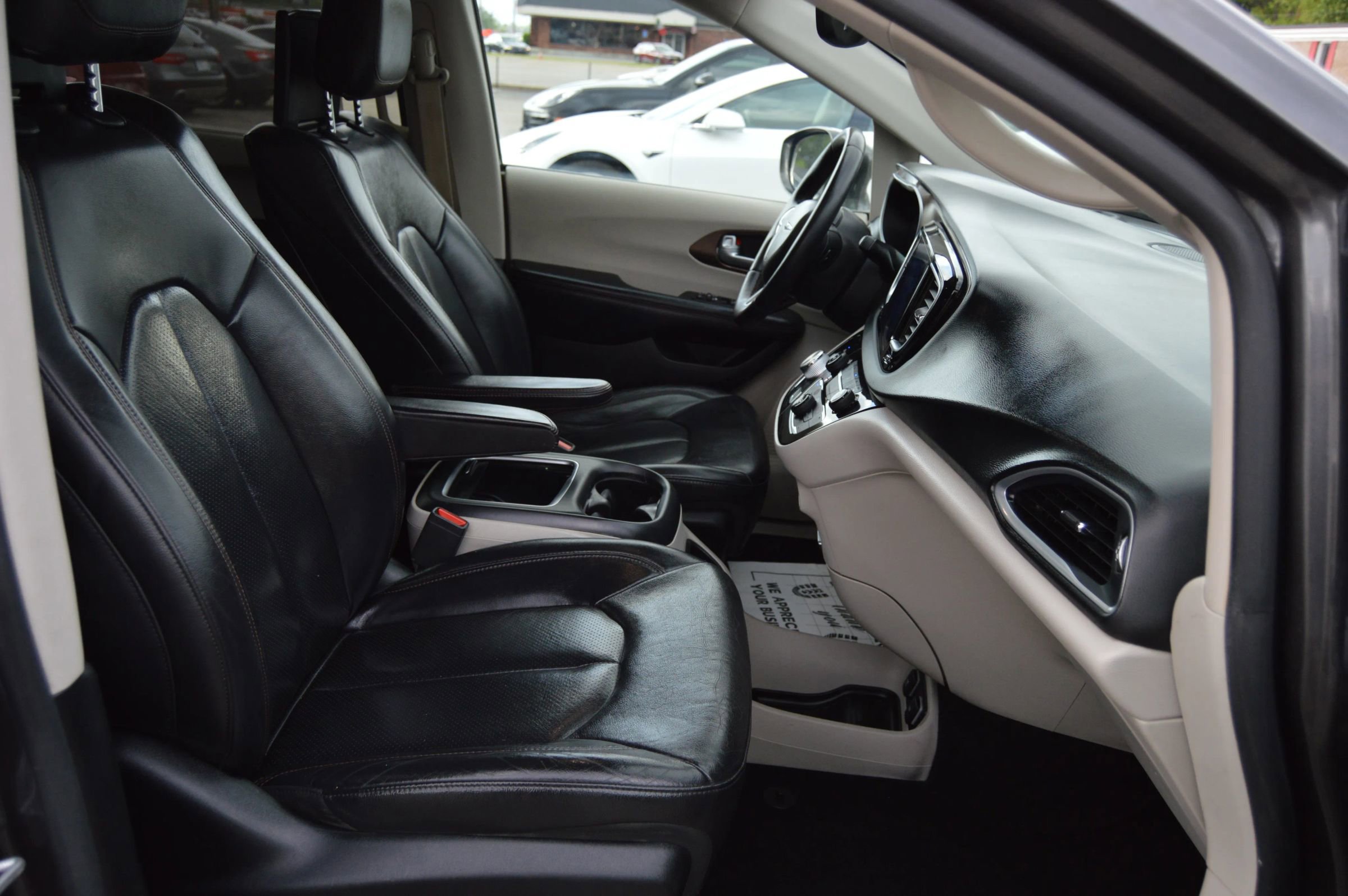 Used 2017 Chrysler Pacifica Touring-L Plus FWD image 20