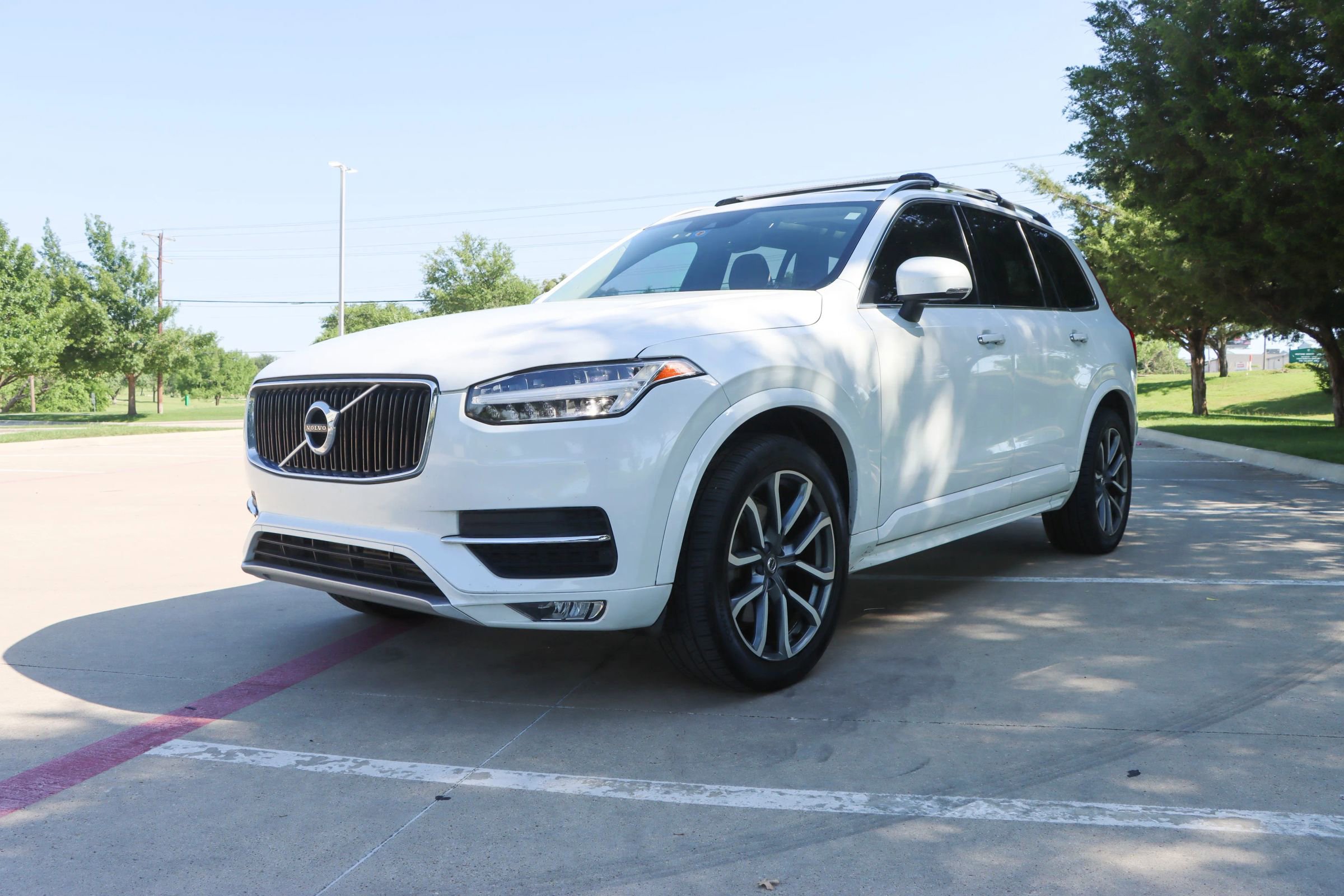 Used 2019 Volvo XC90 T5 Momentum w/ Multimedia Package FWD image 3