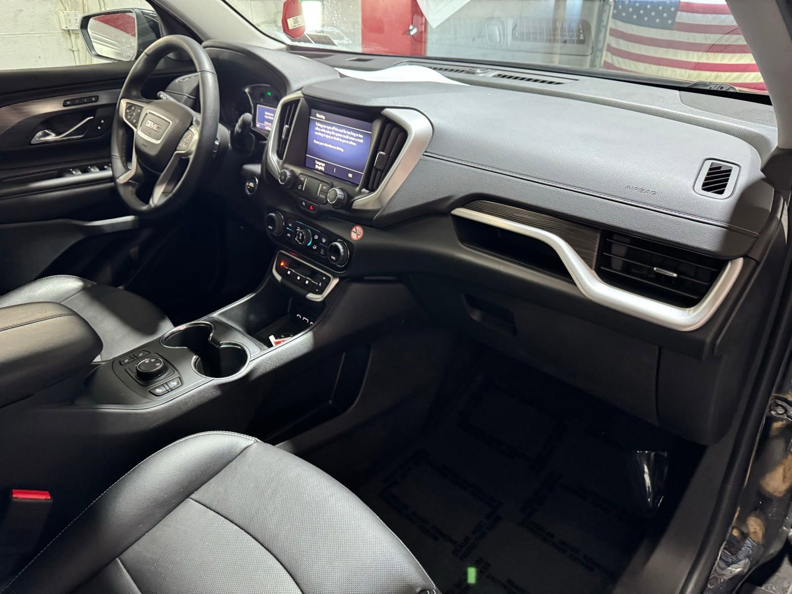 Used 2023 GMC Terrain SLT image 14