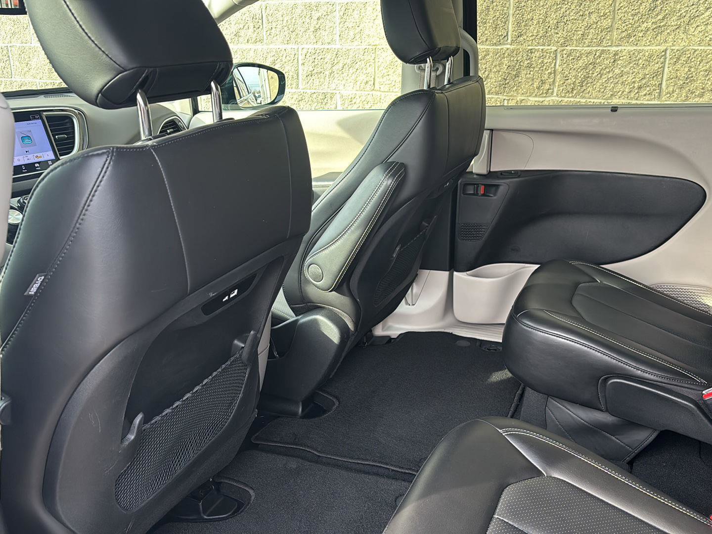 Used 2024 Chrysler Pacifica Touring-L FWD image 29