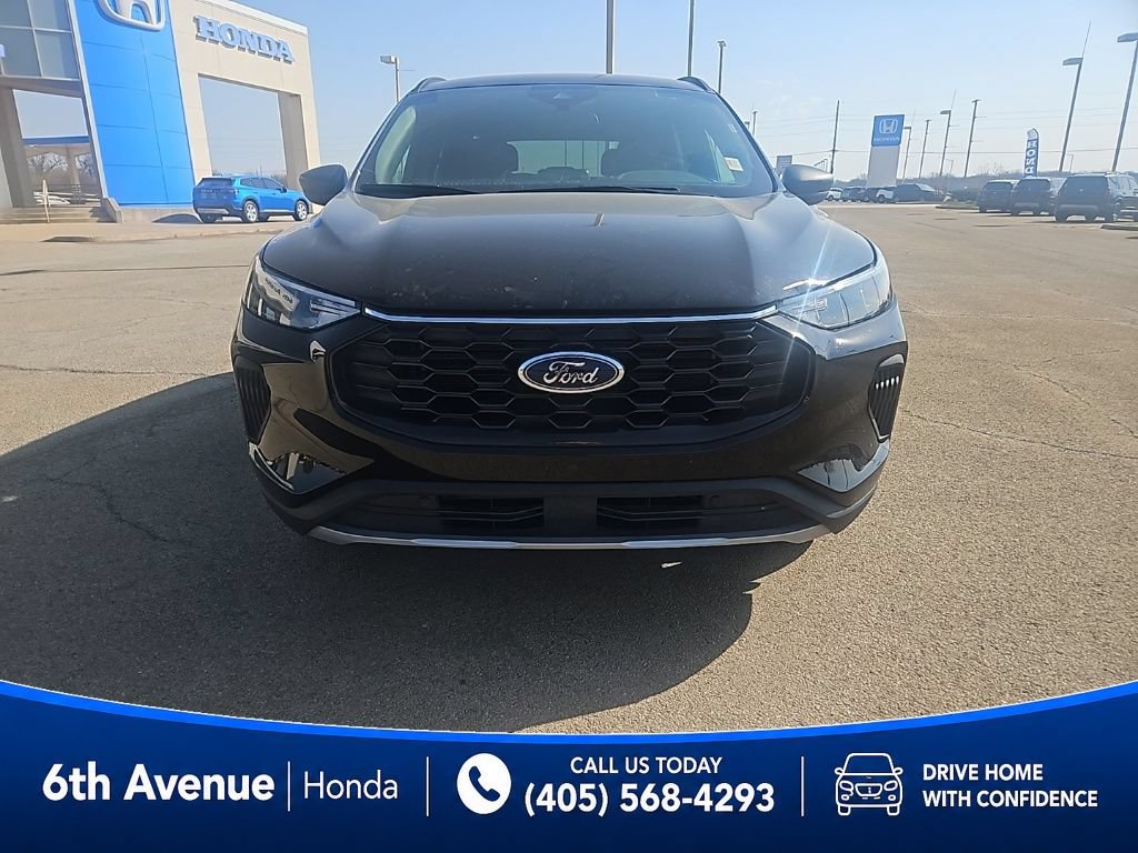 Used 2025 Ford Escape ST-Line AWD/4WD image 2