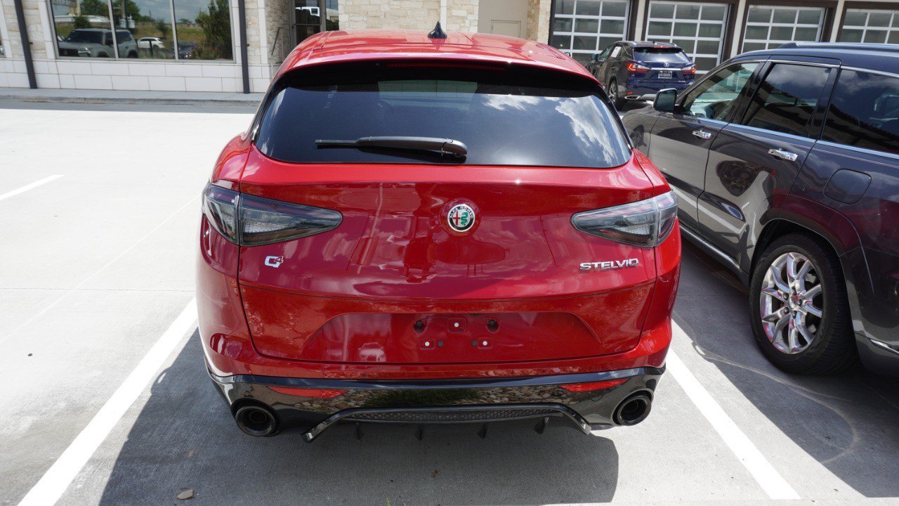 Used 2025 Alfa Romeo Stelvio Sprint AWD/4WD image 6