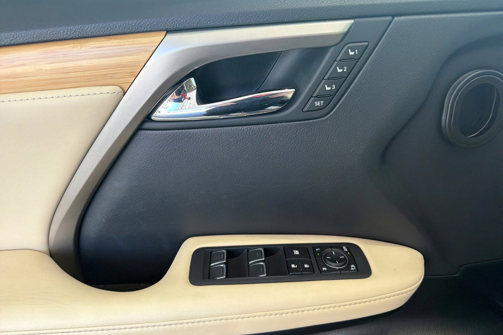 Certified 2022 Lexus RX 450hL AWD w/ Premium Package image 12