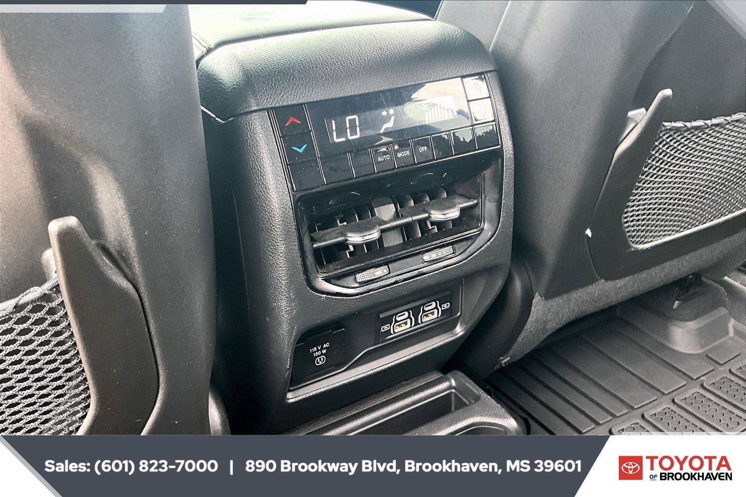 Used 2023 Jeep Grand Cherokee L Laredo AWD/4WD image 25