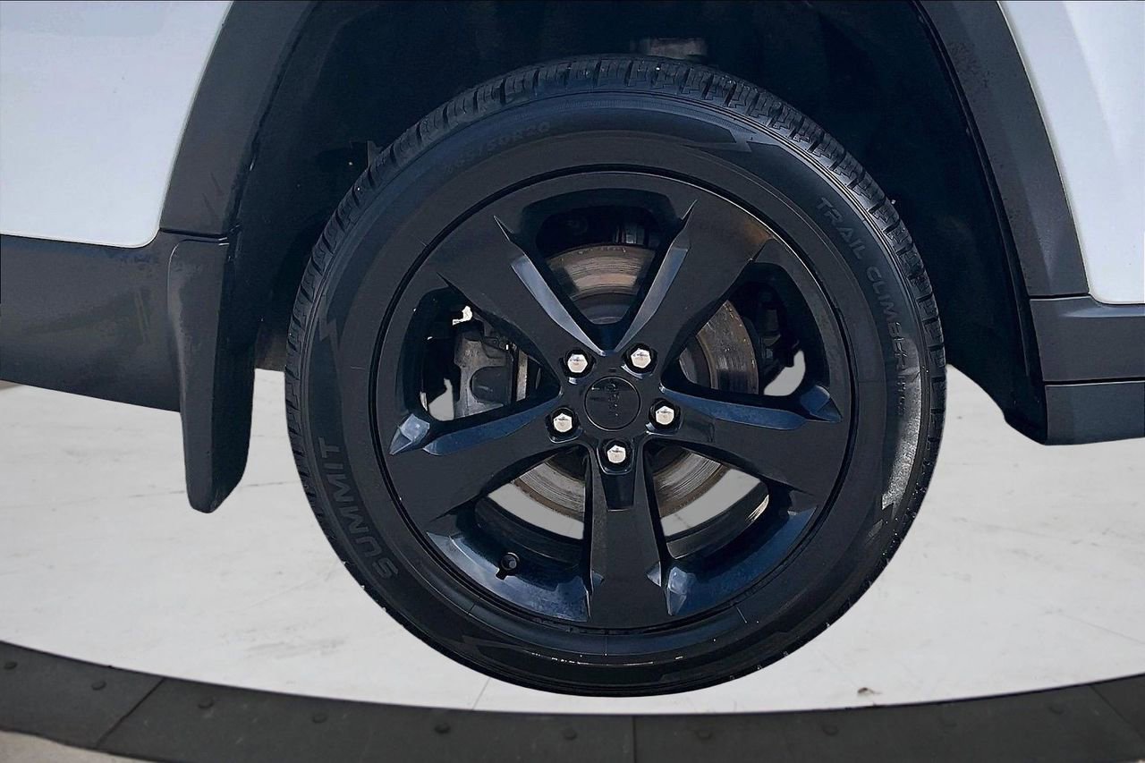 Certified 2023 Jeep Grand Cherokee L Laredo image 38