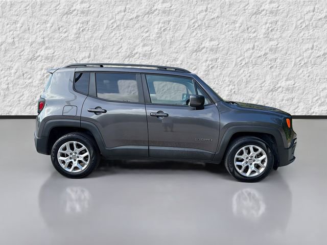Used 2017 Jeep Renegade Latitude w/ Popular Equipment Group FWD image 2