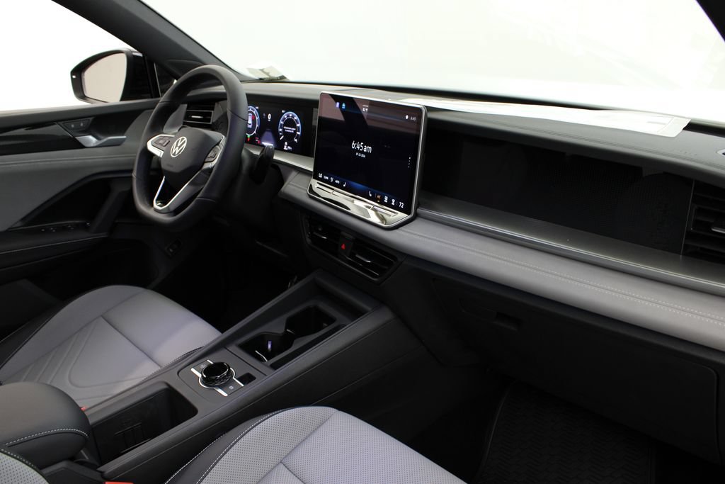 New 2026 Volkswagen Tiguan SE R-Line FWD image 23