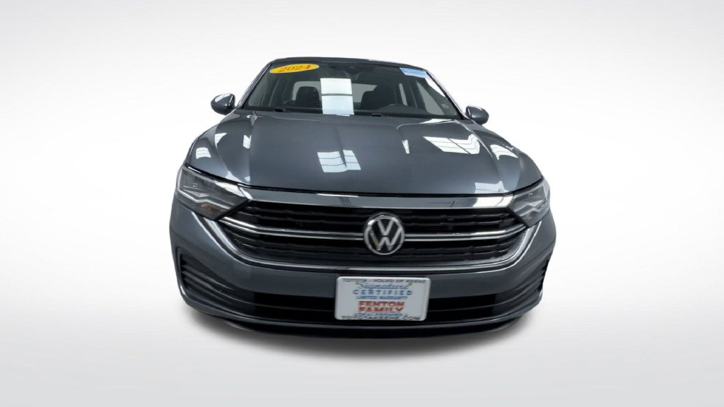 Used 2024 Volkswagen Jetta SE FWD image 3