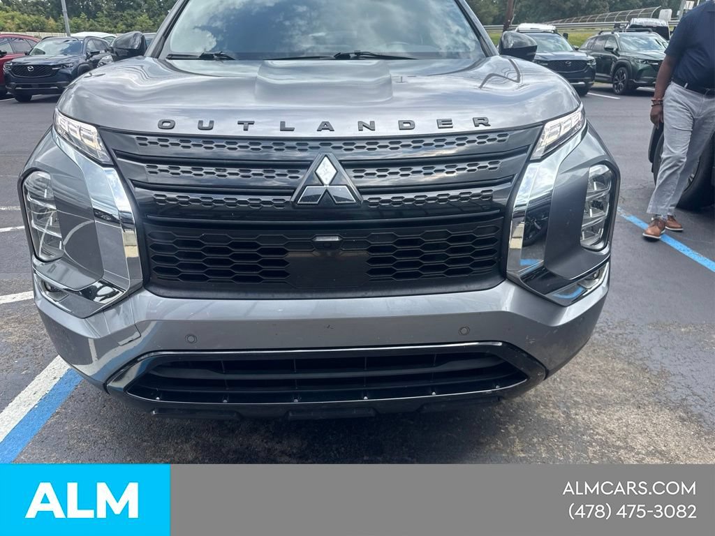 Used 2022 Mitsubishi Outlander SE FWD image 2