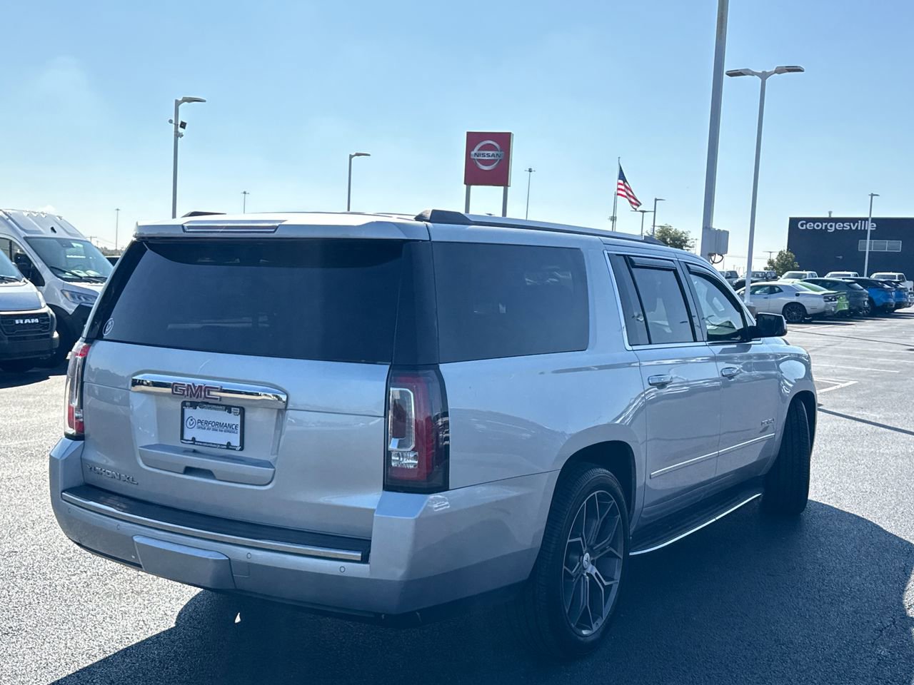 Used 2020 GMC Yukon XL Denali image 3