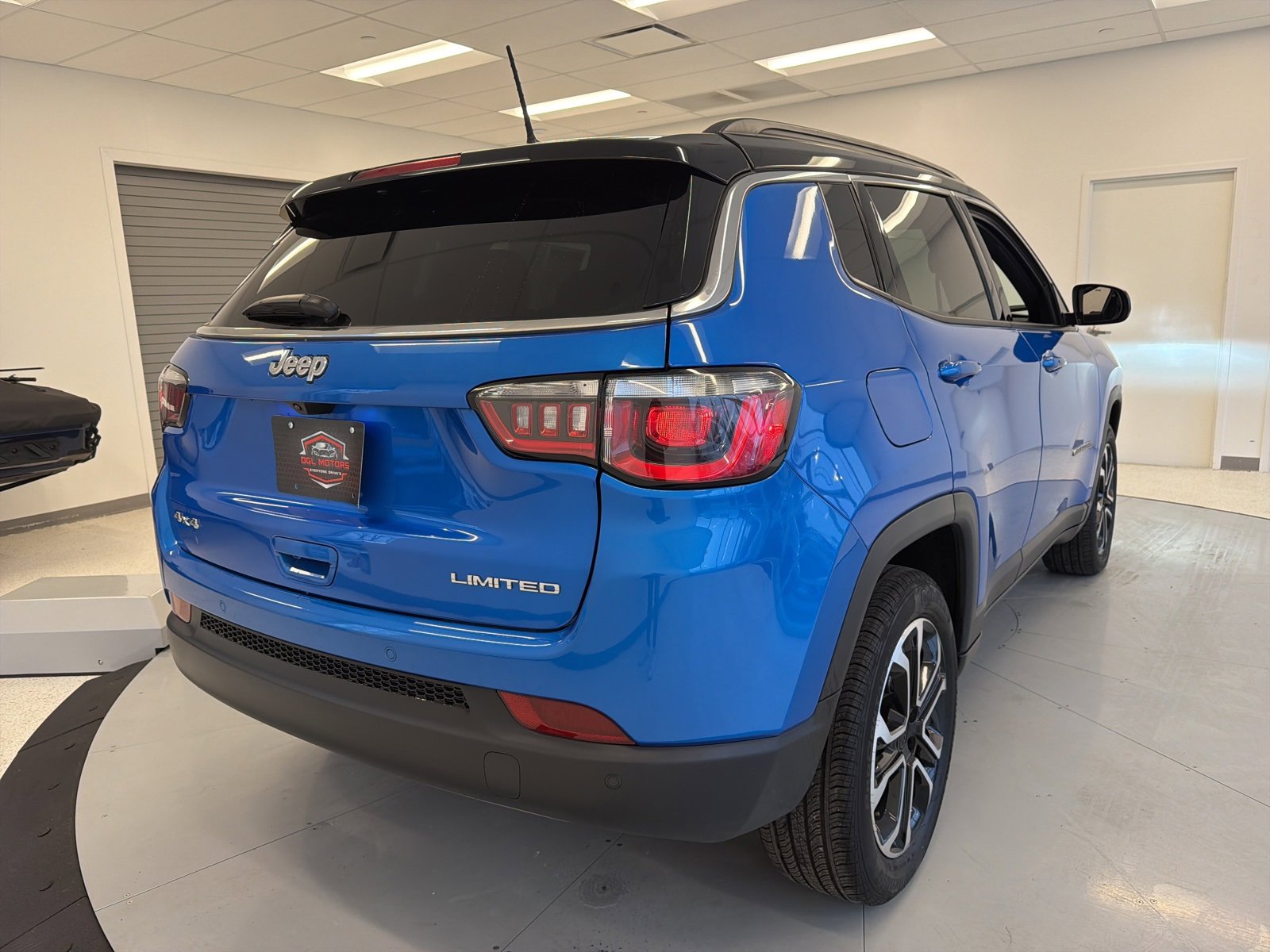 Used 2024 Jeep Compass Limited image 57