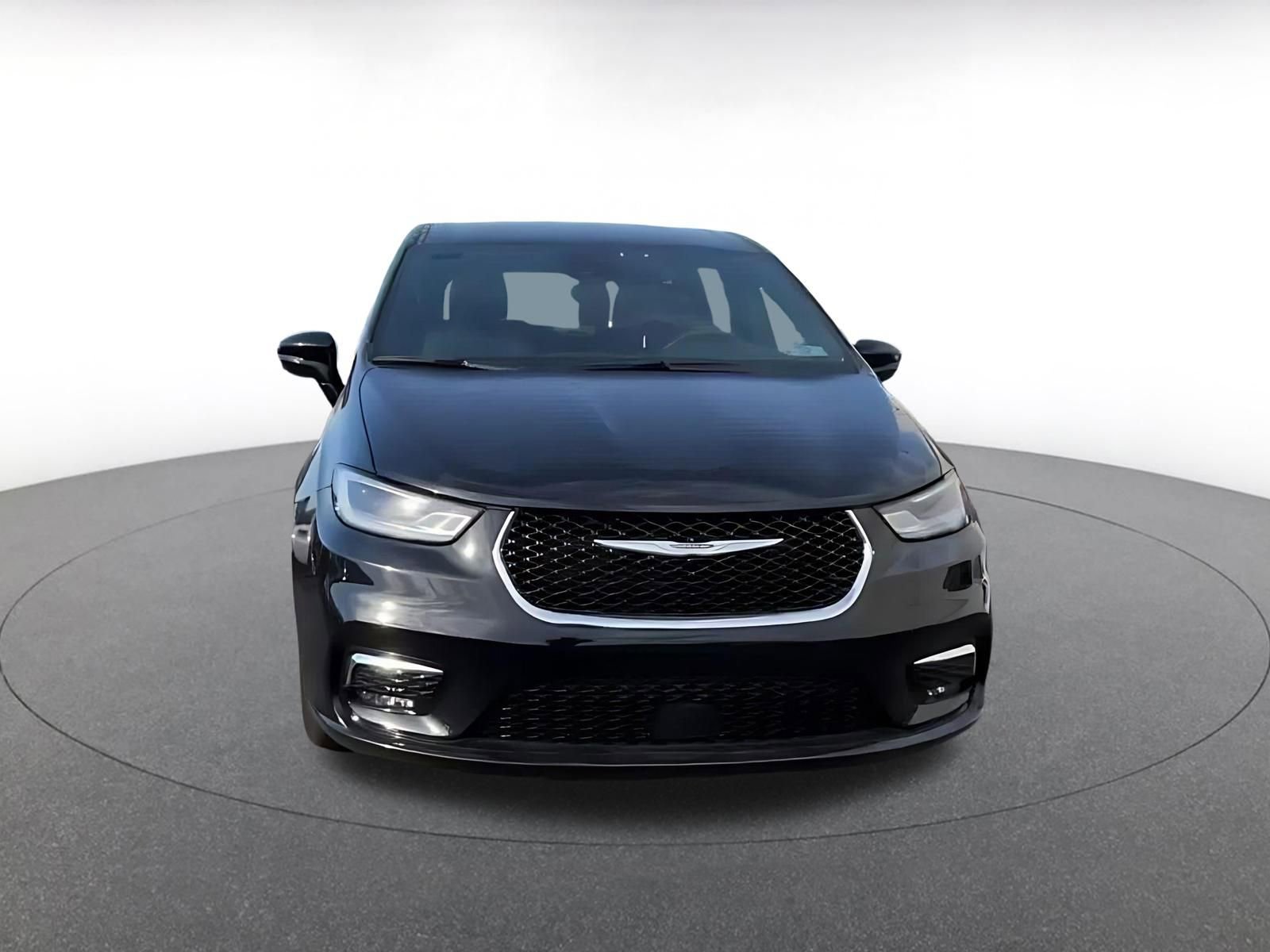 Used 2025 Chrysler Pacifica Select image 5