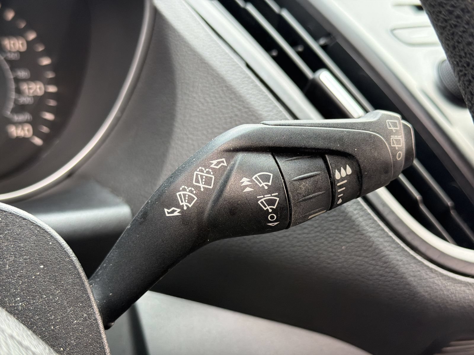 Used 2017 Ford Escape SE FWD image 28