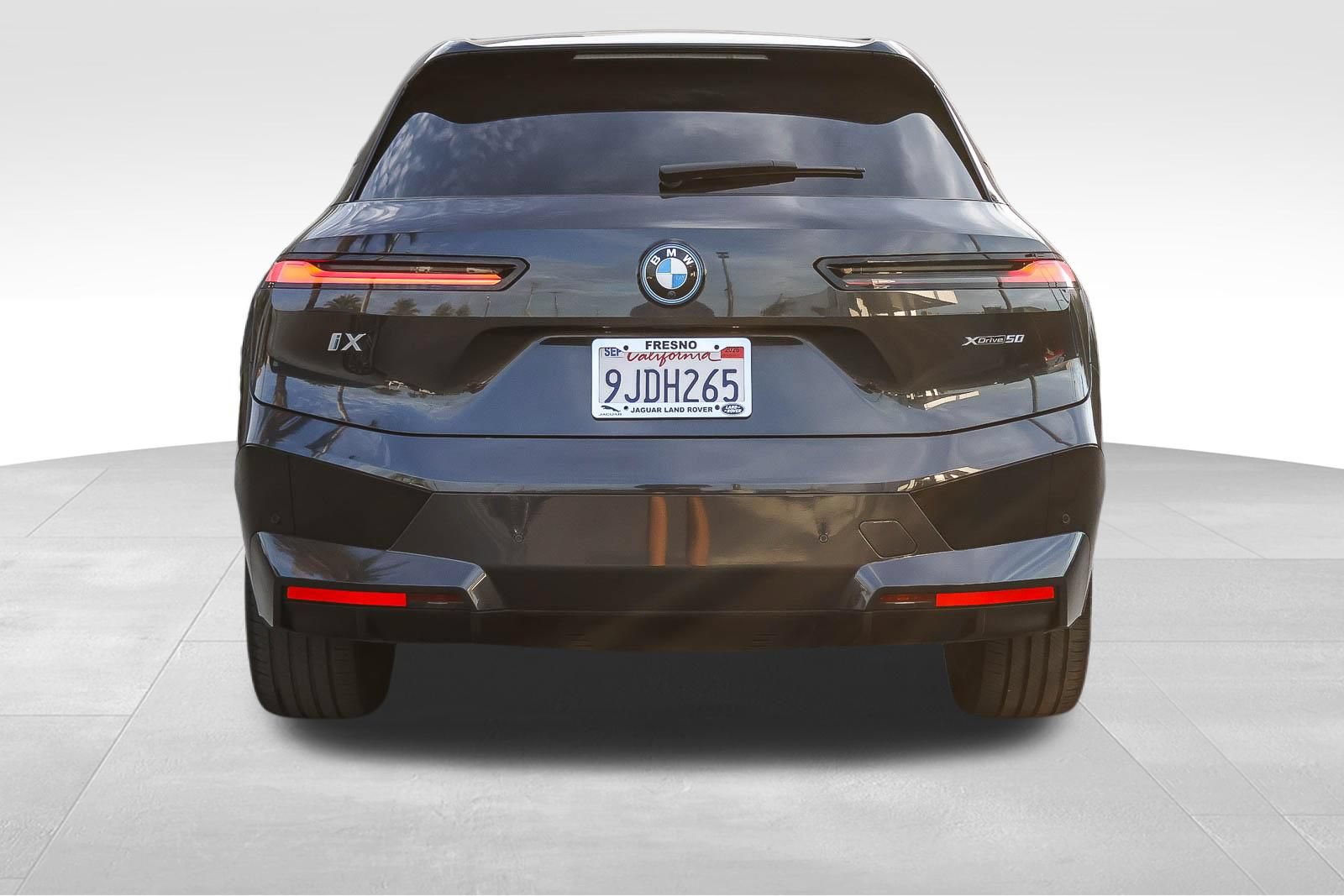 Used 2024 BMW iX xDrive50 w/ Sport Package AWD/4WD image 7