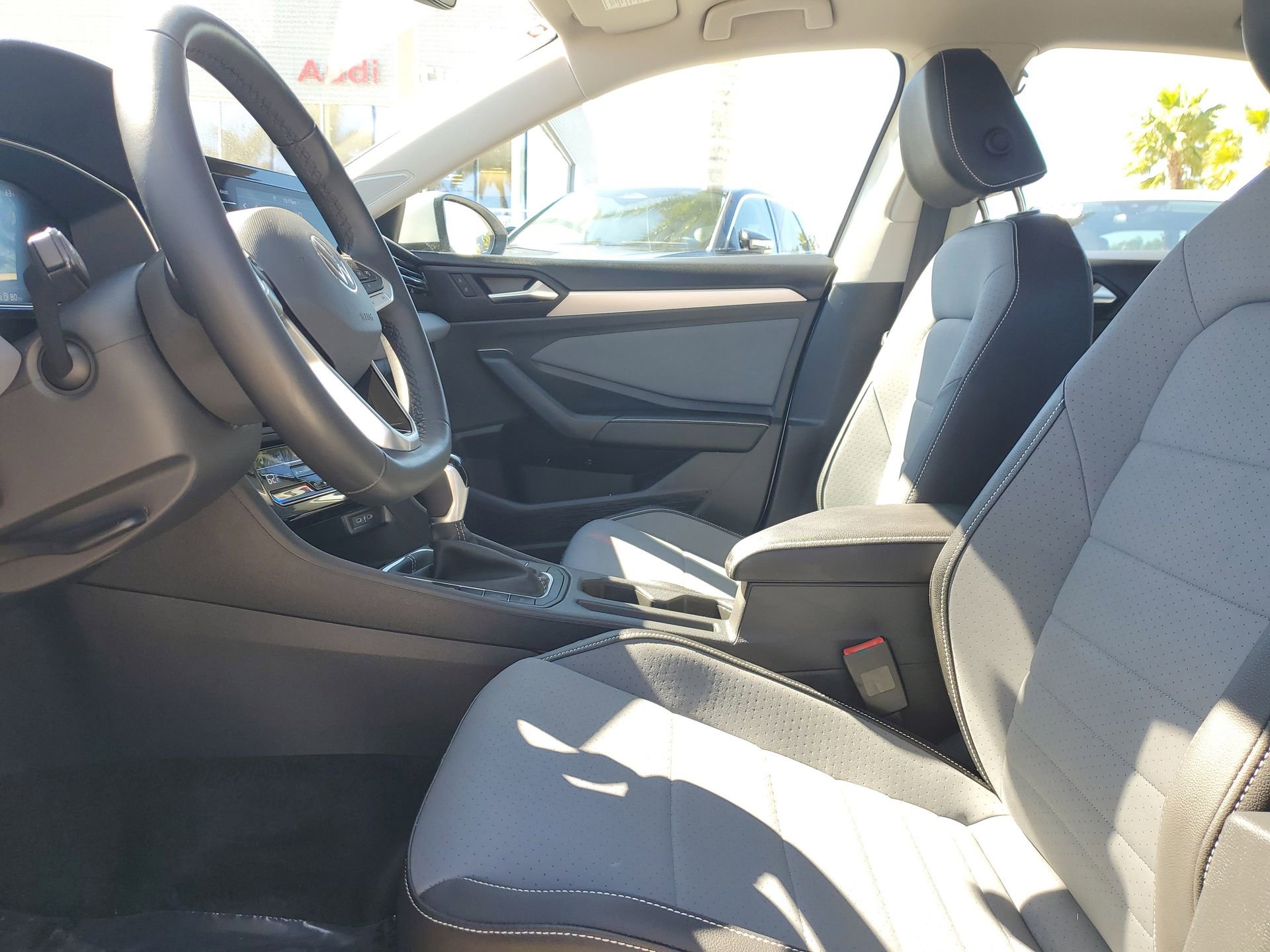 Used 2025 Volkswagen Jetta SE image 15