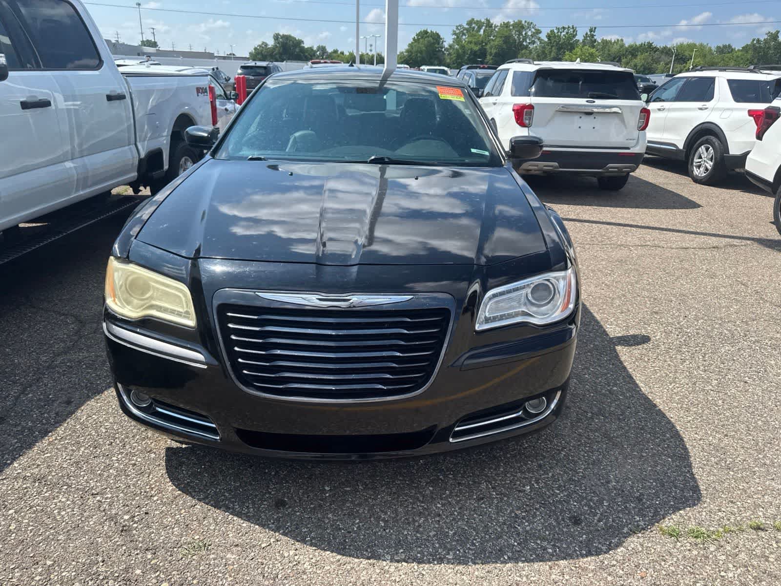 Used 2014 Chrysler 300 AWD w/ Driver Convenience Group image 4