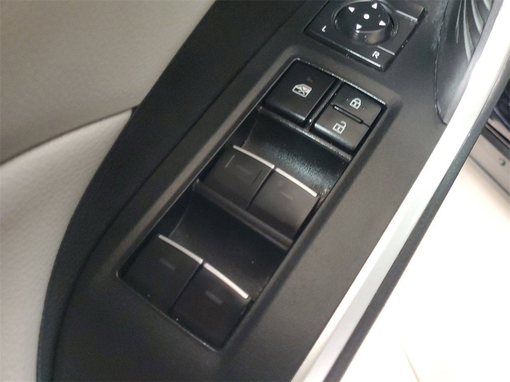 Used 2022 Toyota RAV4 XLE image 21