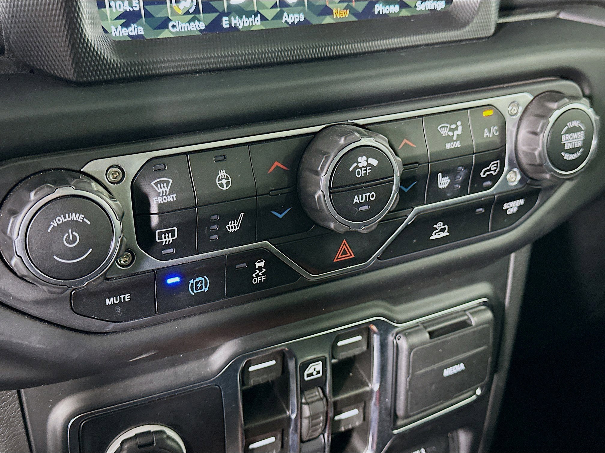 Used 2022 Jeep Wrangler Sahara w/ Cold Weather Group image 24