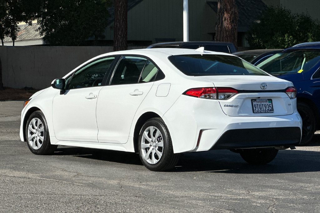 Certified 2025 Toyota Corolla LE FWD image 5