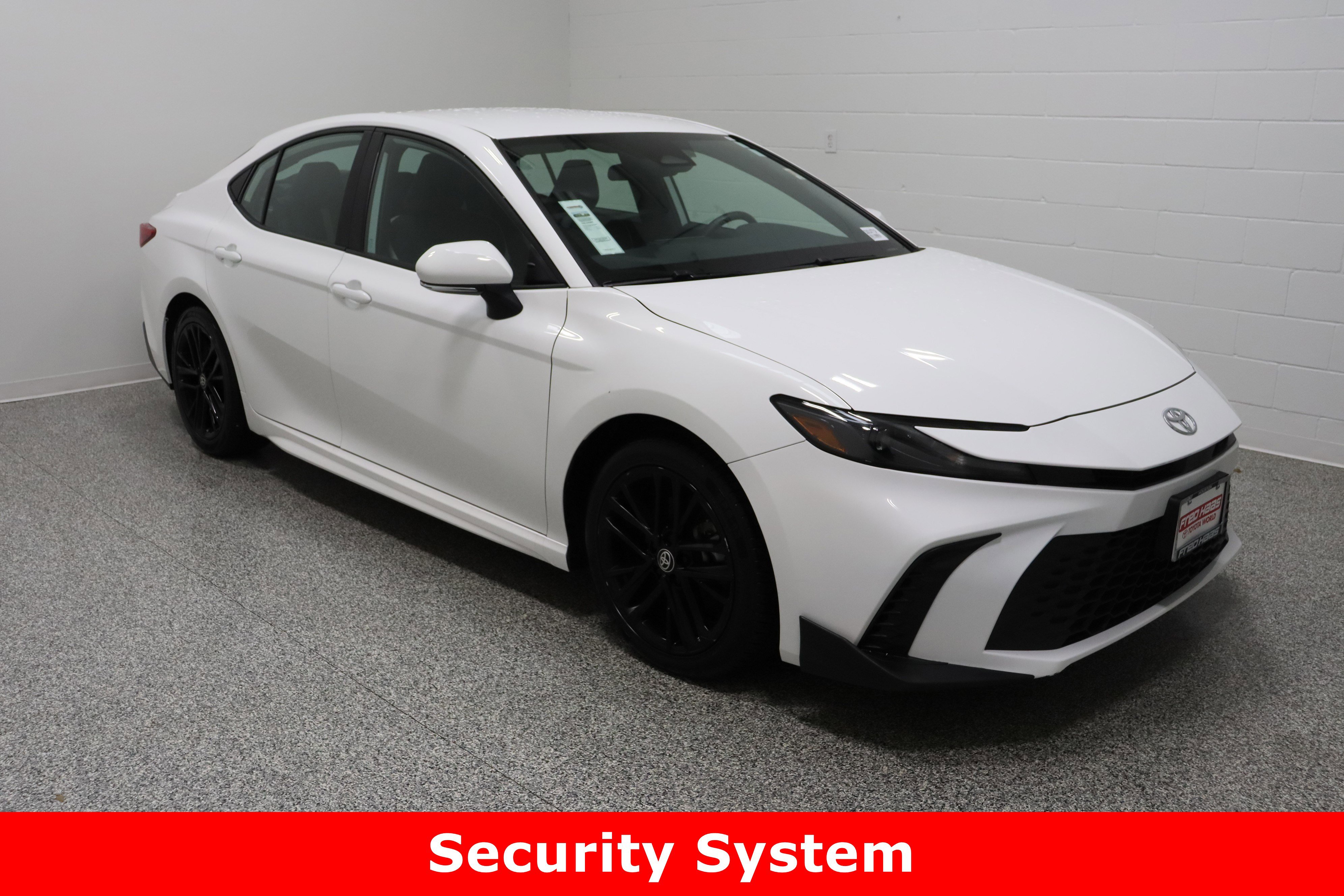 Used 2025 Toyota Camry SE image 4