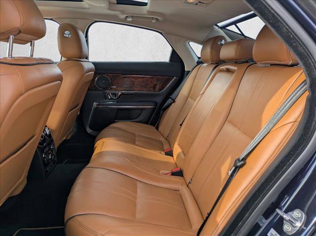 Used 2019 Jaguar XJ R-Sport image 19