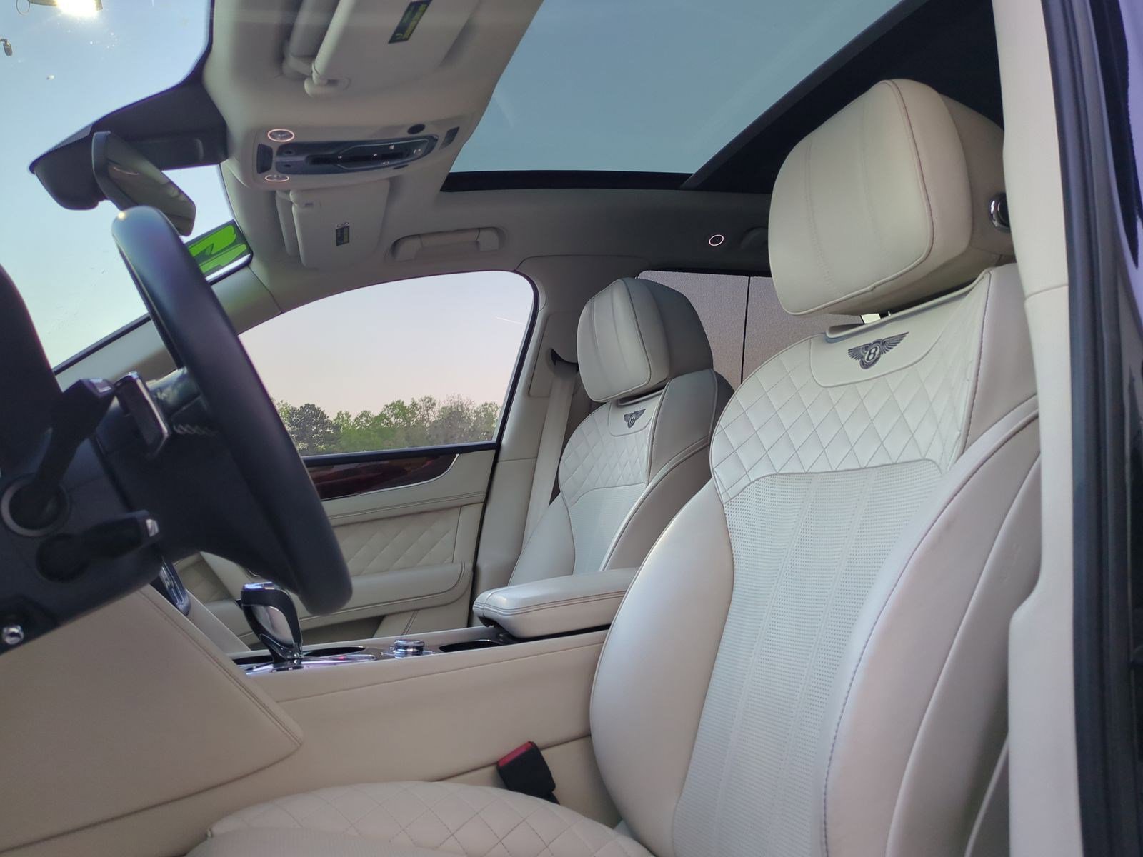 Used 2017 Bentley Bentayga image 15