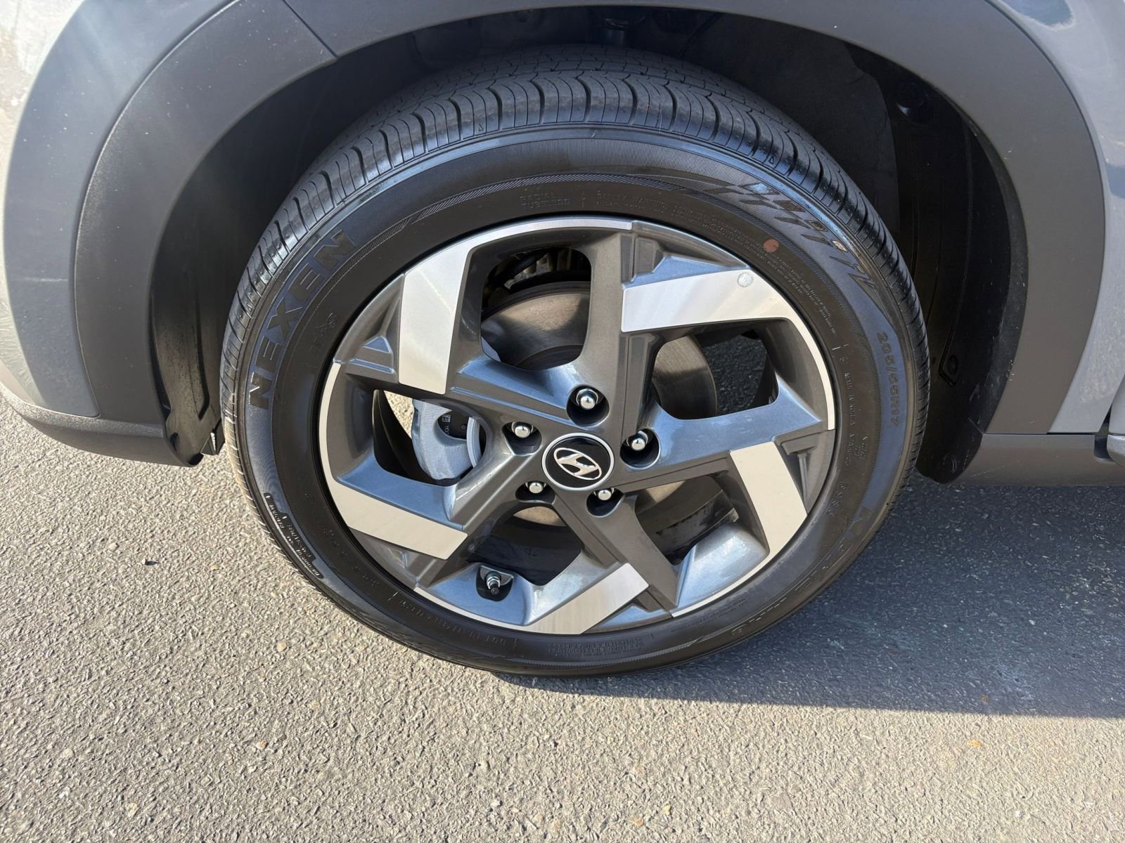 Used 2025 Hyundai Venue SEL image 31