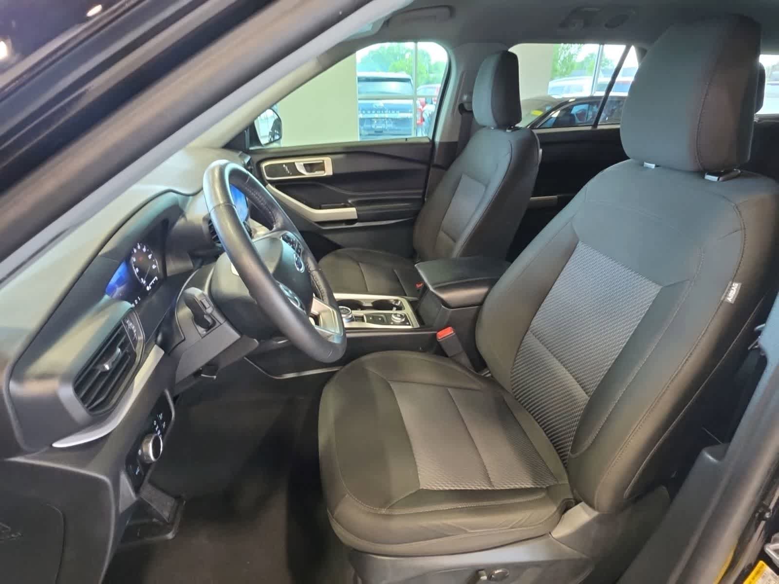 Used 2024 Ford Explorer XLT AWD/4WD image 14