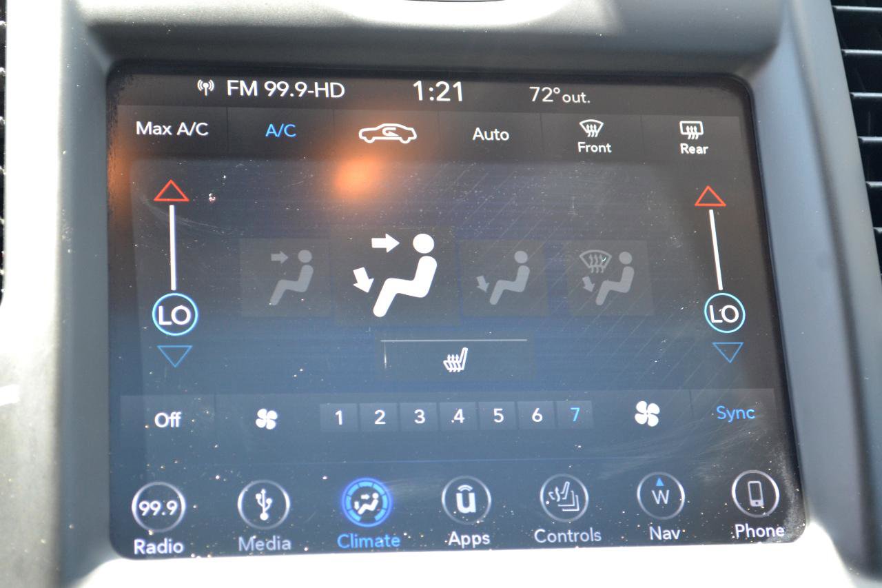 Used 2018 Chrysler 300 Touring L AWD/4WD image 17