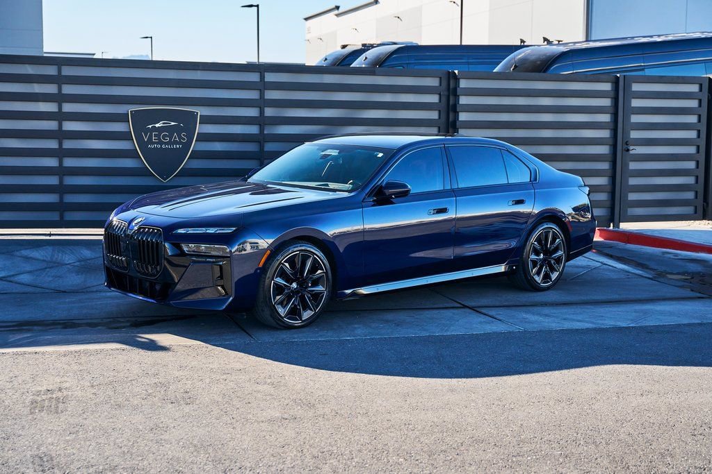 Used 2025 BMW 760i xDrive w/ Executive Package image 5