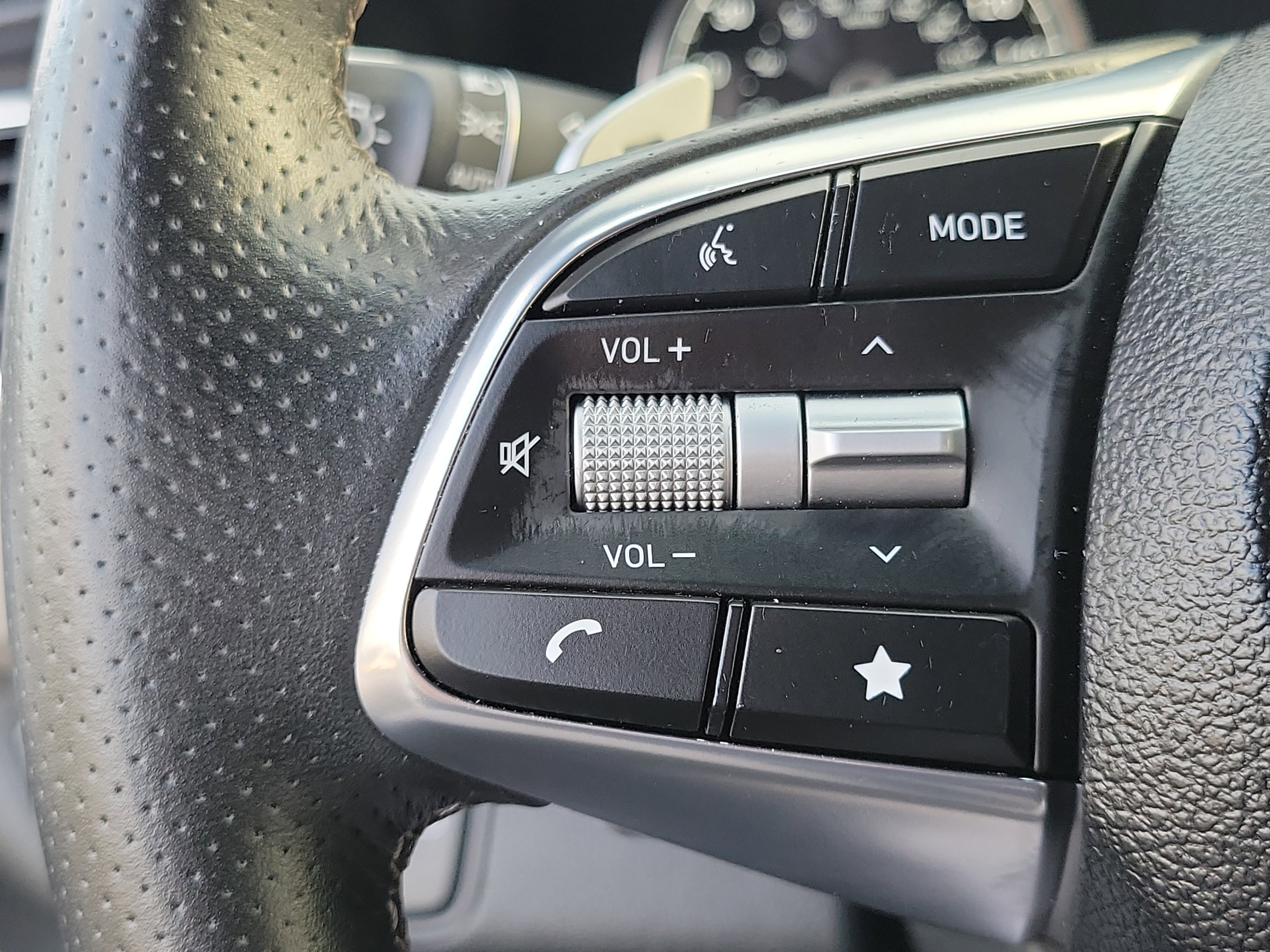 Certified 2023 Genesis G70 2.0T w/ Sport Prestige Package image 9