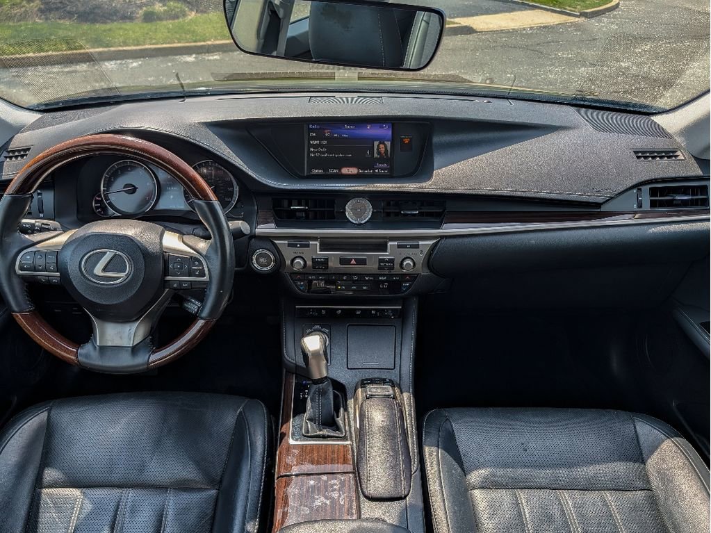 Used 2017 Lexus ES 350 w/ Luxury Package image 24