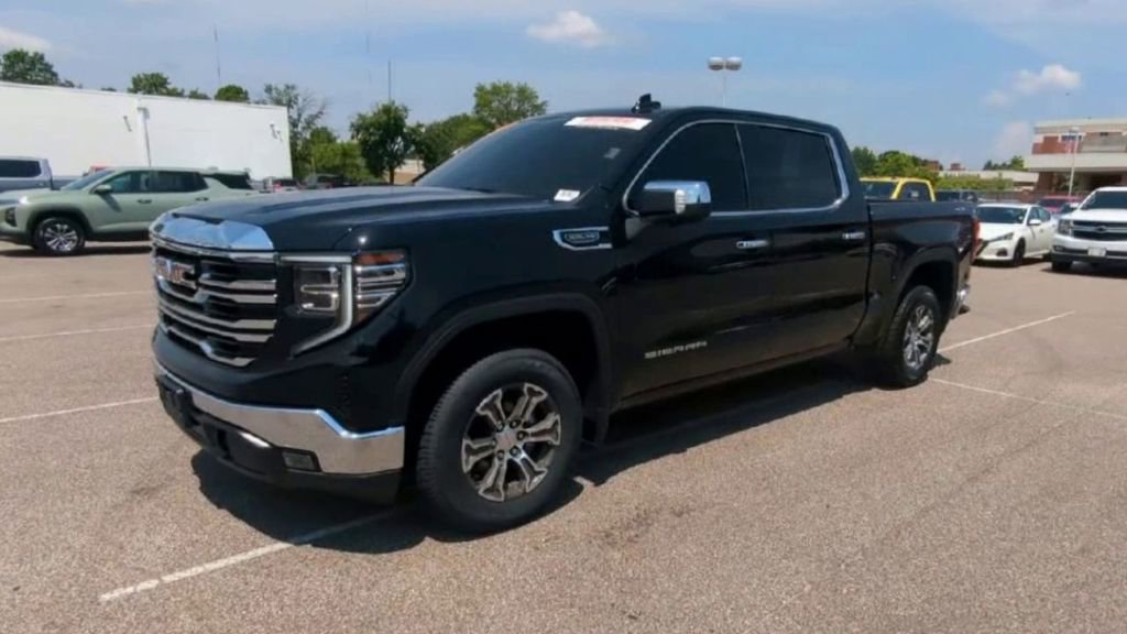 Used 2024 GMC Sierra 1500 SLT image 4