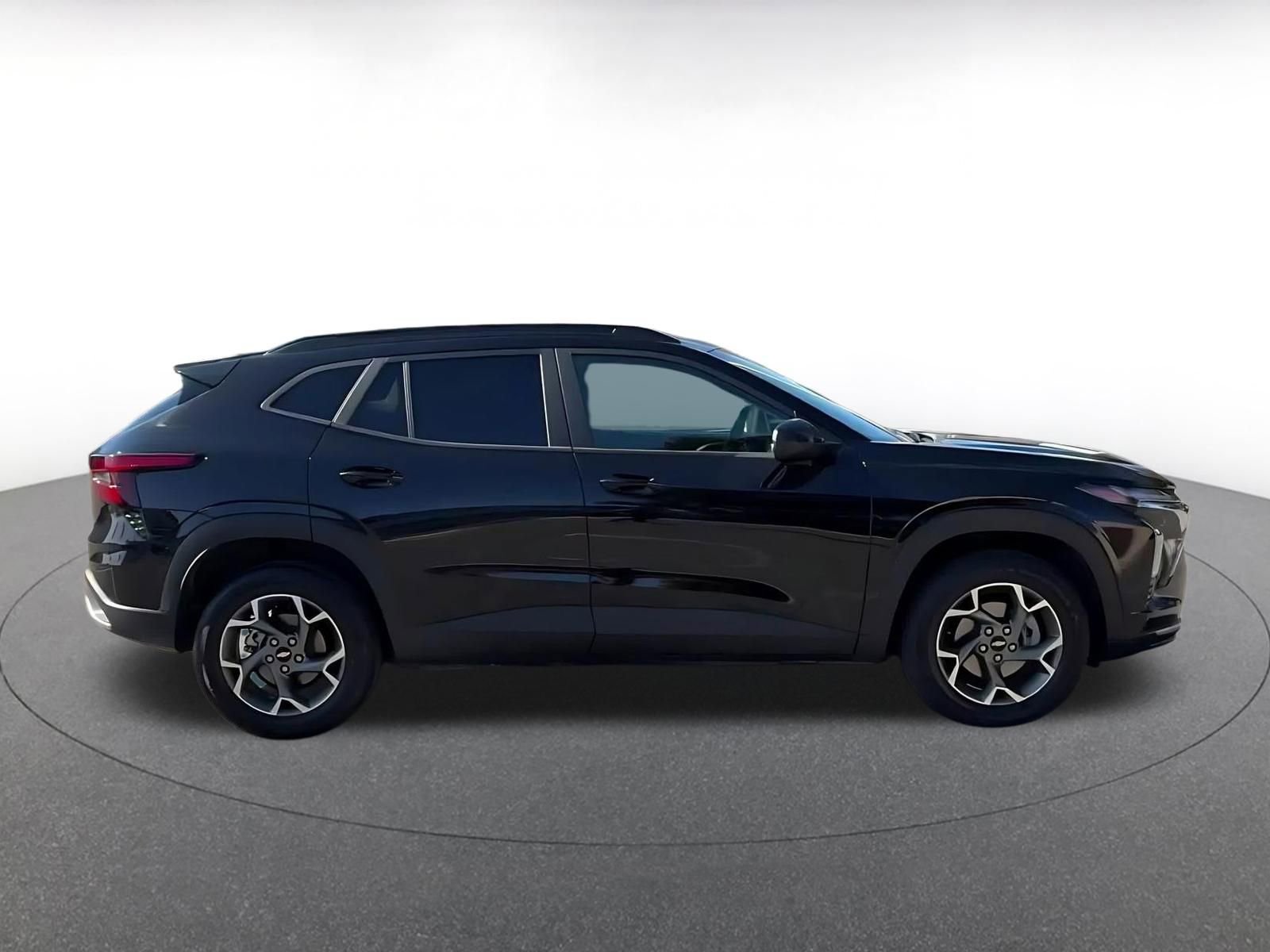 Used 2025 Chevrolet Trax LT image 16