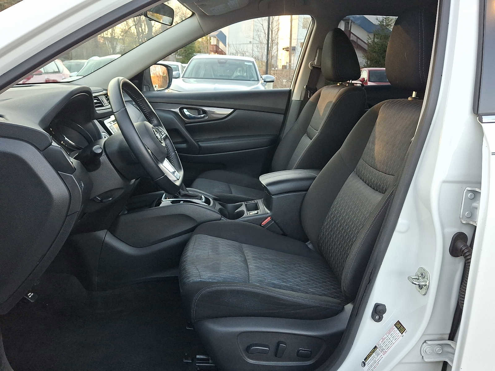 Used 2020 Nissan Rogue SV image 13