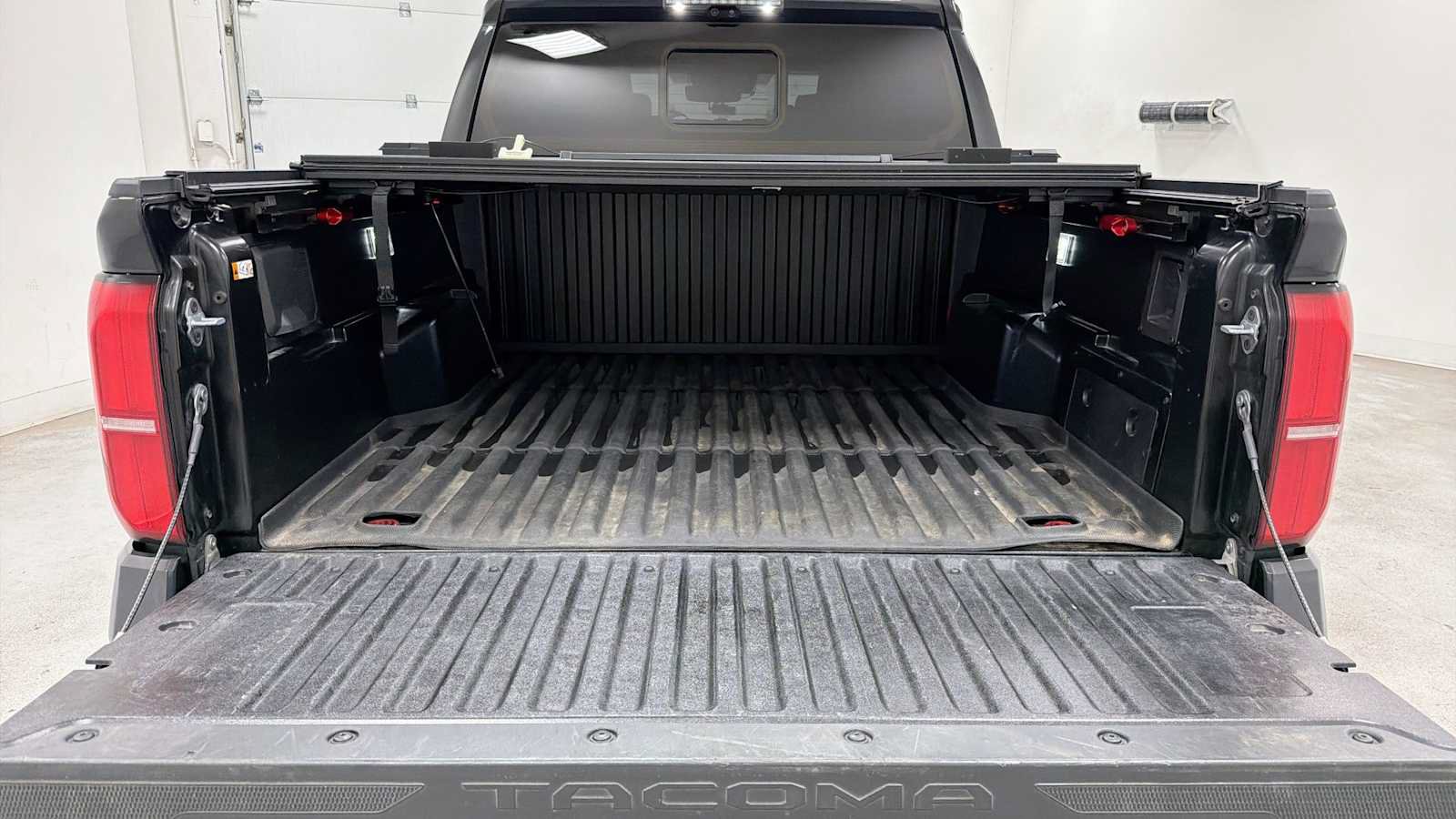 Used 2024 Toyota Tacoma TRD Off-Road w/ TRD Off Road Premium Package AWD/4WD image 29