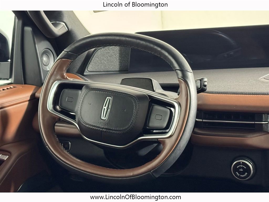 Certified 2025 Lincoln Navigator Reserve AWD/4WD image 23