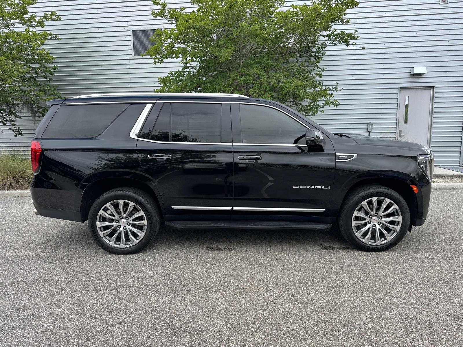 Used 2021 GMC Yukon Denali RWD image 5