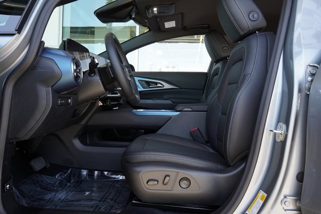 New 2025 Chevrolet Equinox EV LT image 21